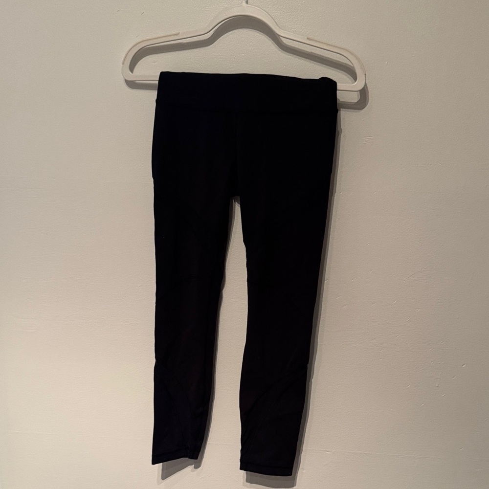 LULULEMON BRAND NEW CROPPED CRISS CROSS Leggings SIZE 6 BLACK